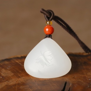 在售5.3克新疆和田玉独籽枫叶挂件玉坠苏工无瑕疵