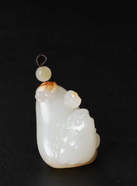 在售新疆和田玉独籽玉坠红皮籽料金蟾献宝满皮毛孔玉质干净