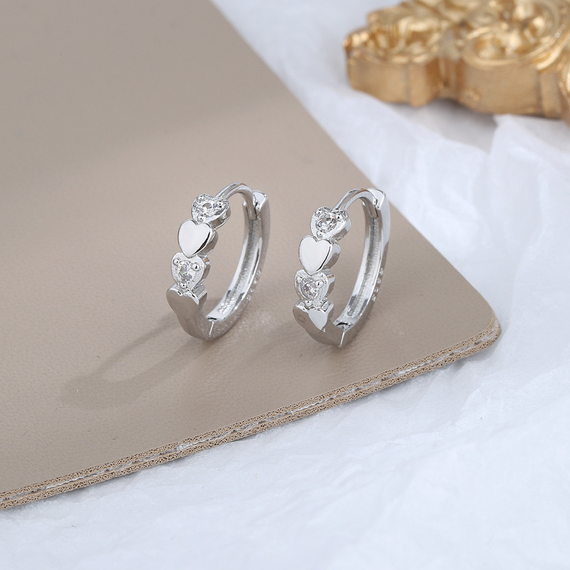 S925纯银爱心耳环女学生新款个性设计感耳圈简约百搭气质耳钉耳饰