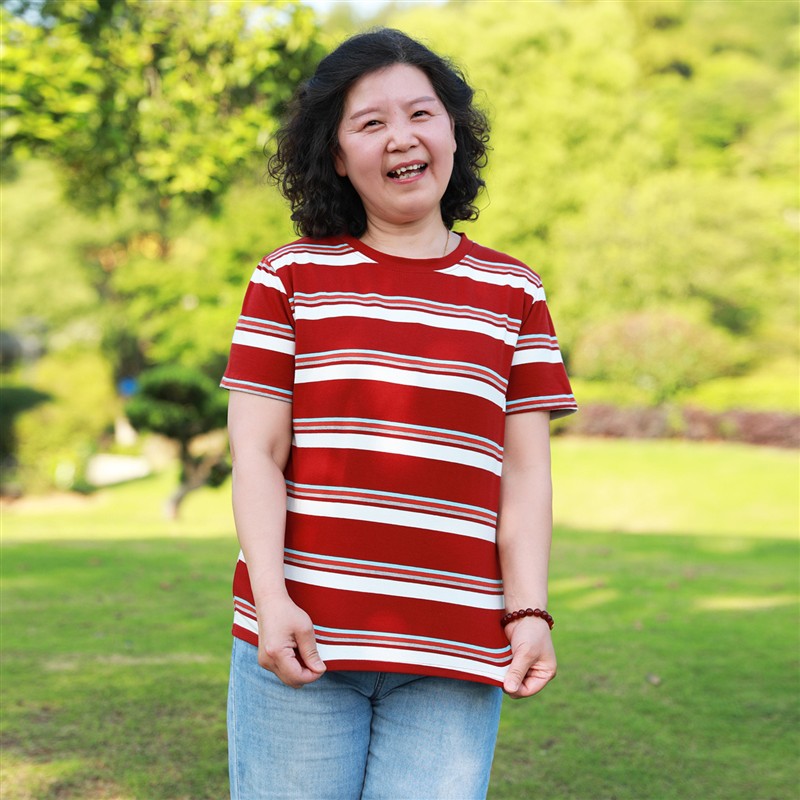 中年妈妈夏装短袖T恤加肥加大码宽松中老年女装休闲运动条纹小衫