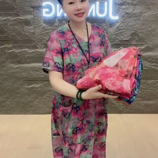 中老年妇女夏季短袖印花连衣裙宽松大码西式母亲中长V领长裙