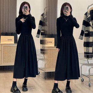 秋冬季赫本风小黑裙女2025新款高级感配大衣内搭打底半高领连衣裙