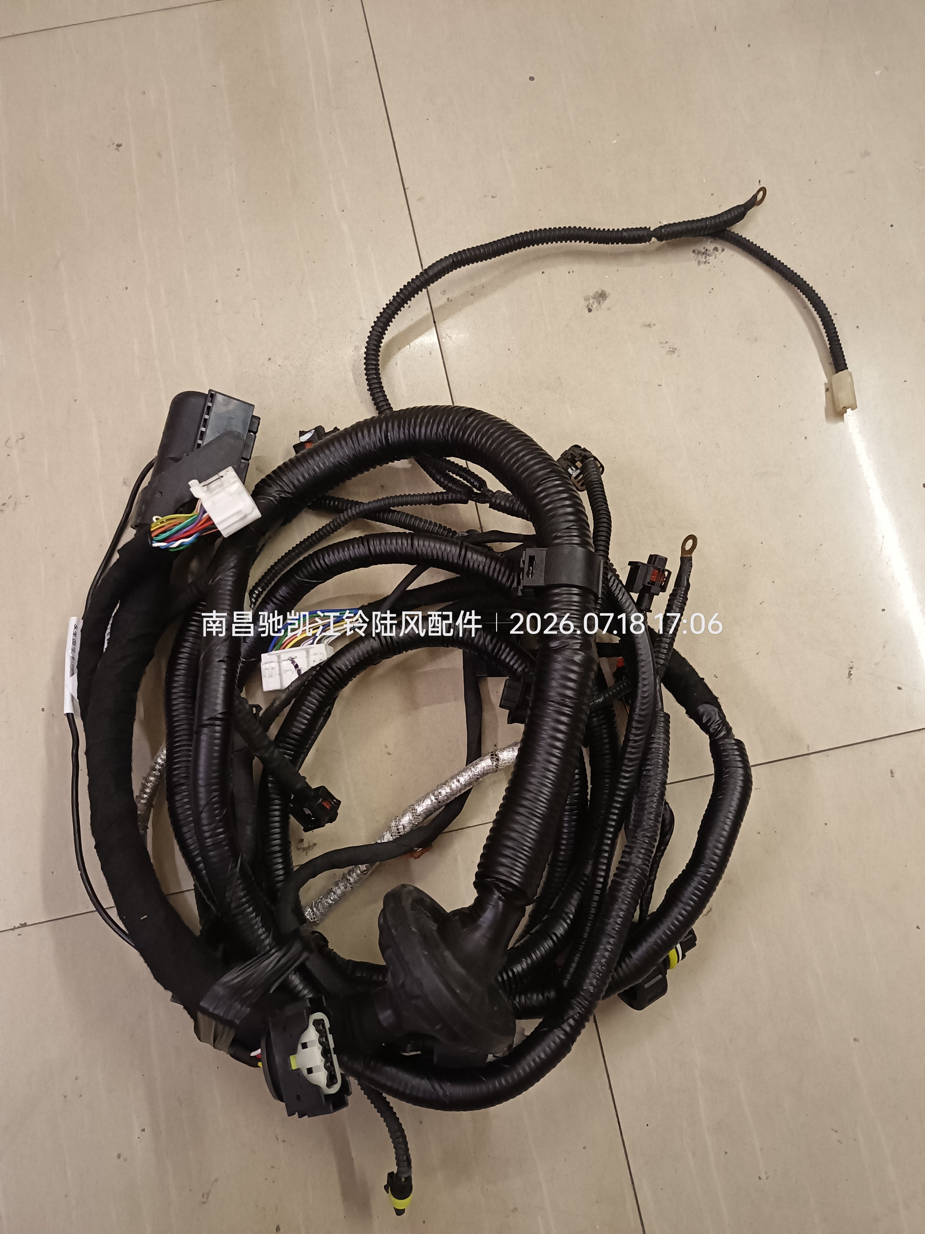 江铃驭胜S350柴油两驱自动挡汽车配件发动机线束喷油嘴线束总成图片