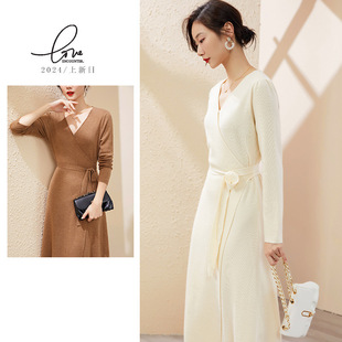 妖猪法式v领羊毛针织长袖连衣裙女2025秋装内搭小香风配外套气质