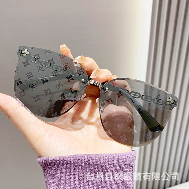 2024新款无框切边字母款感小香风女太阳镜小红书网红墨镜