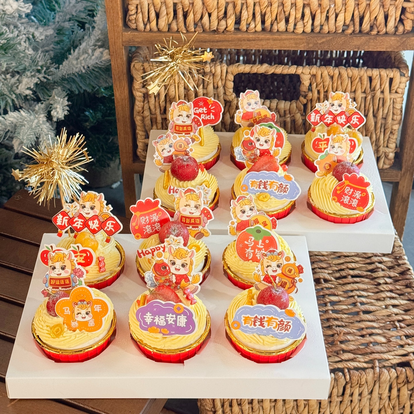 2026马年新年快乐纸杯蛋糕装饰插件有钱有颜跨年甜品插卡烘焙插牌