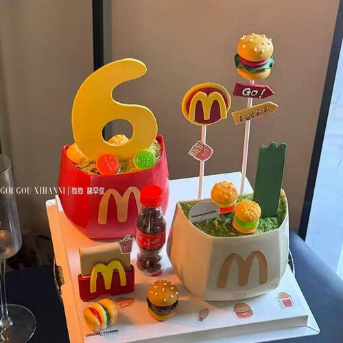 六一儿童节麦当劳主题汉堡薯条蛋糕盒装饰趣味扭蛋机汉堡软糖装扮