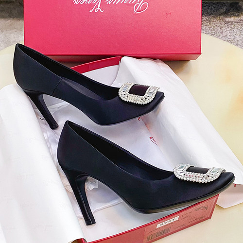 2025早春王漫妮同款rv高跟鞋香蕉跟圆头浅口水钻方扣单鞋女婚鞋