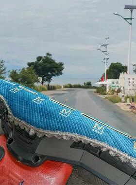 德龙X653000新M3000S东风天龙汕德卡G7HS欧曼GTL仪表台防滑避光垫