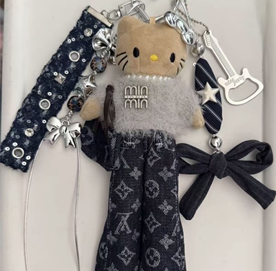 hellokitty挂件凯蒂猫斜挎手链包包挂件毛衣阔腿裤毛绒公仔挂件