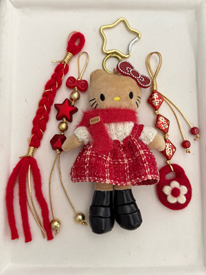 黑皮长腿kt挂件红色毛绒套装kitty包挂气质娃娃送礼挂件新年衣服