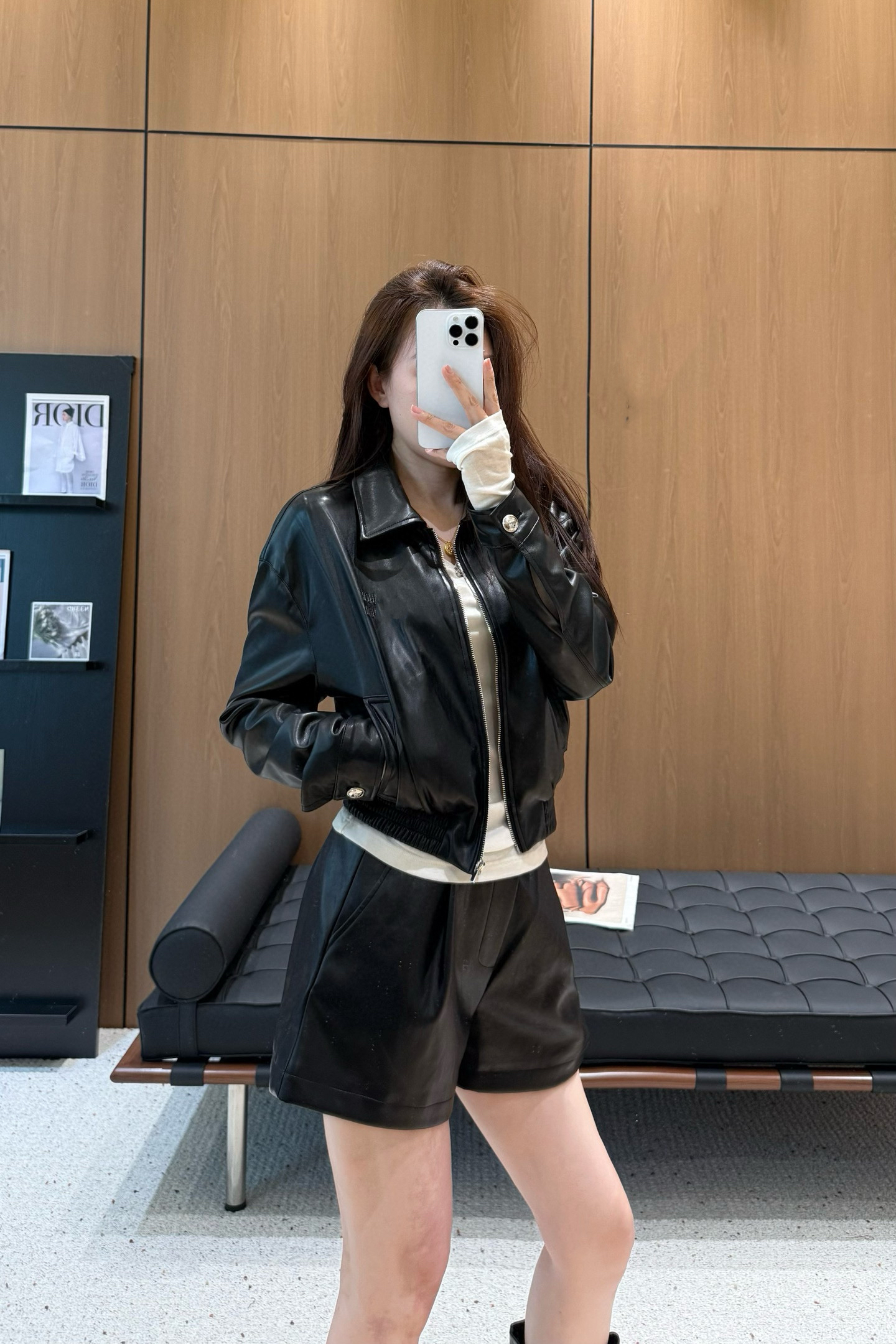 潮牌字母刺绣翻领皮衣外套短裤套装女25早秋新款宽松显瘦两件套