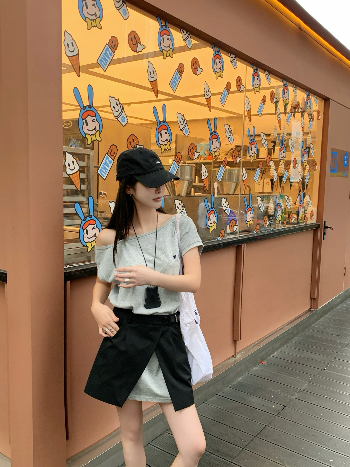 潮牌同款25夏季露肩短袖T恤女一字肩上衣两件套T裙斜肩真两件t裙