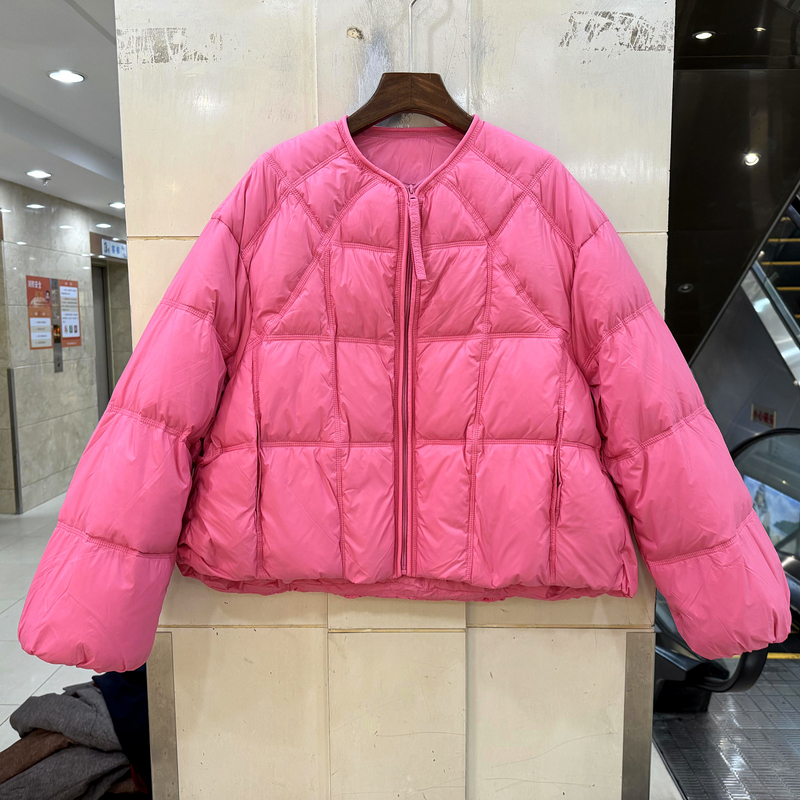 8507 欧洲站冬装2025新款拉链圆领休闲减龄亮色A字短装羽绒服正品