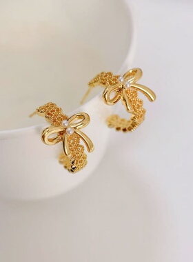 复古蝴蝶结珍珠耳环女金色2026新款爆款耳饰气质小众设计百搭