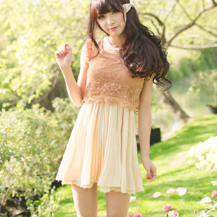 清仓特卖花炮大叔波浪刺绣花边蕾丝雪纺百褶飞袖背心连衣短裙