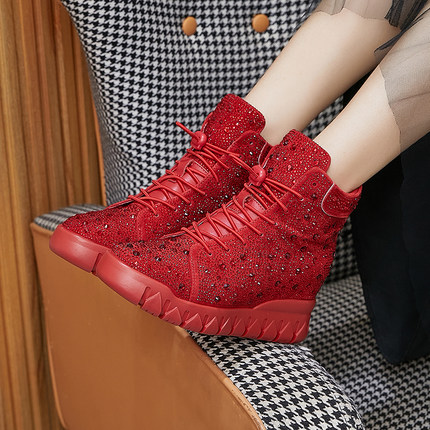 艾淇红色内增高休闲鞋7厘米2025秋季新款水钻高帮松紧带圆头单鞋