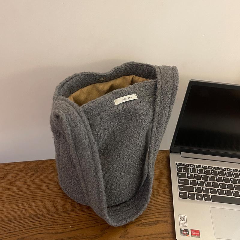 2024新款小众纯色水桶包