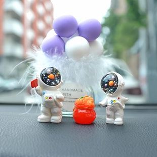 太空人宇航员车载创意高级感汽车摆件男车内装饰品仪表台小中控台