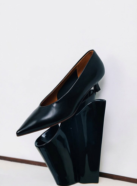 Ls' rommors气质拿捏 4cm细跟v型浅口胎牛皮单鞋女尖头简约女巫鞋