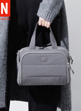 化妆包大容量女2026新款便携式外出收纳洗漱包立式化妆刷整理袋