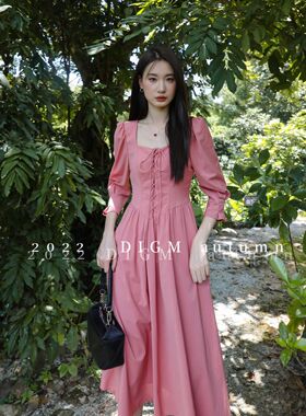 DIGM复古法式温柔风甜美方领系带收腰显高显瘦连衣裙女装早秋新款