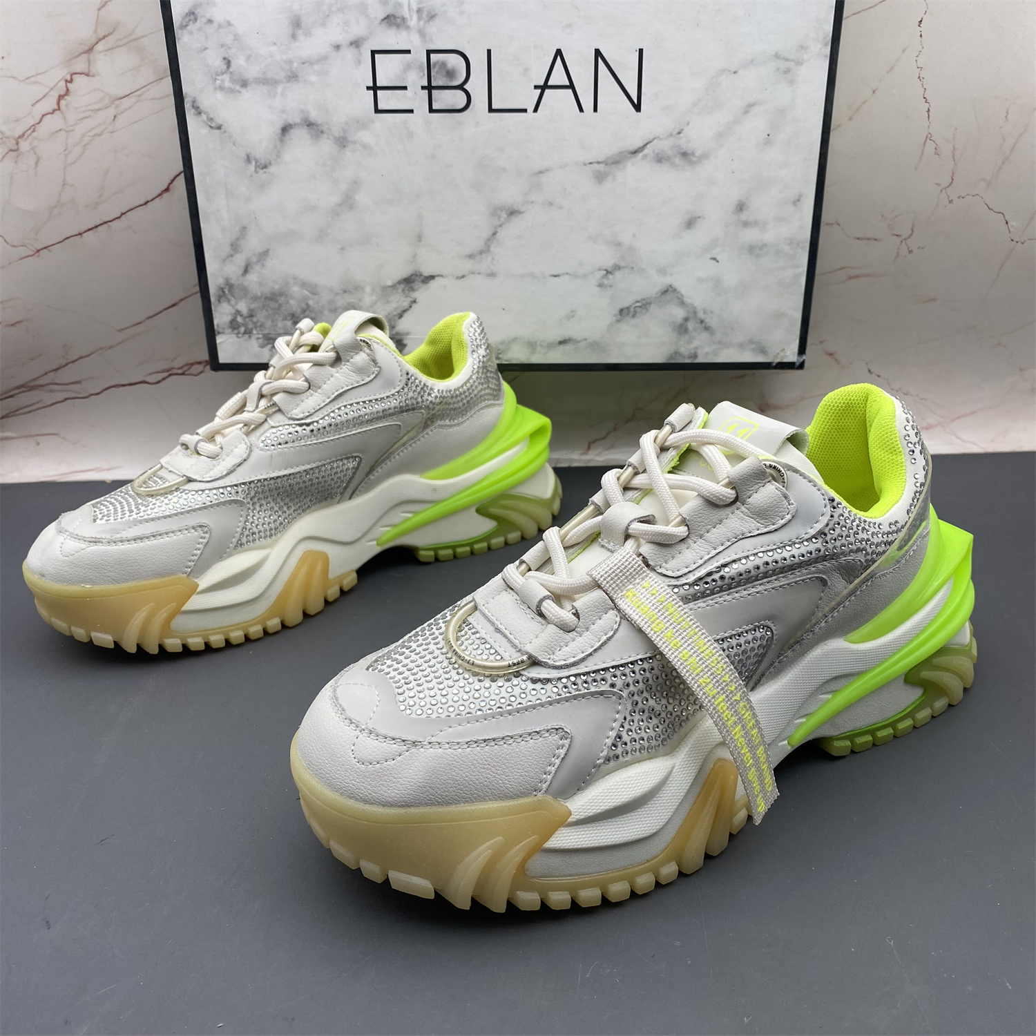 EBLAN/伊伴撤柜断码处理牛皮女鞋水钻圆头系带平底防滑休闲单鞋