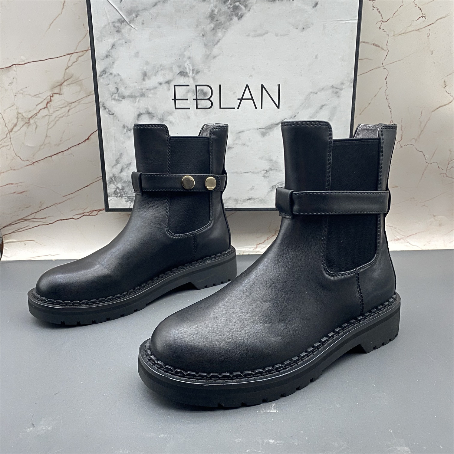 EBLAN/伊伴正品牛皮撤柜断码处理女鞋圆头套筒平跟真皮切尔西短靴