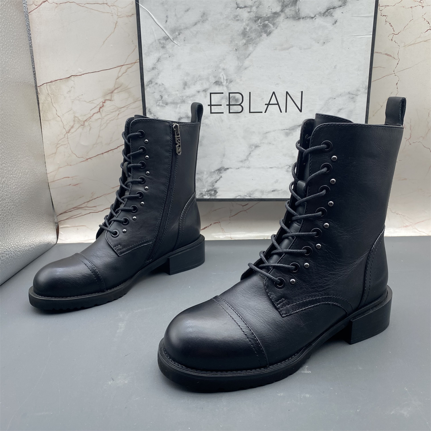 EBLAN/伊伴撤柜断码处理牛皮女鞋圆头平跟加绒系带侧拉链铆钉短靴