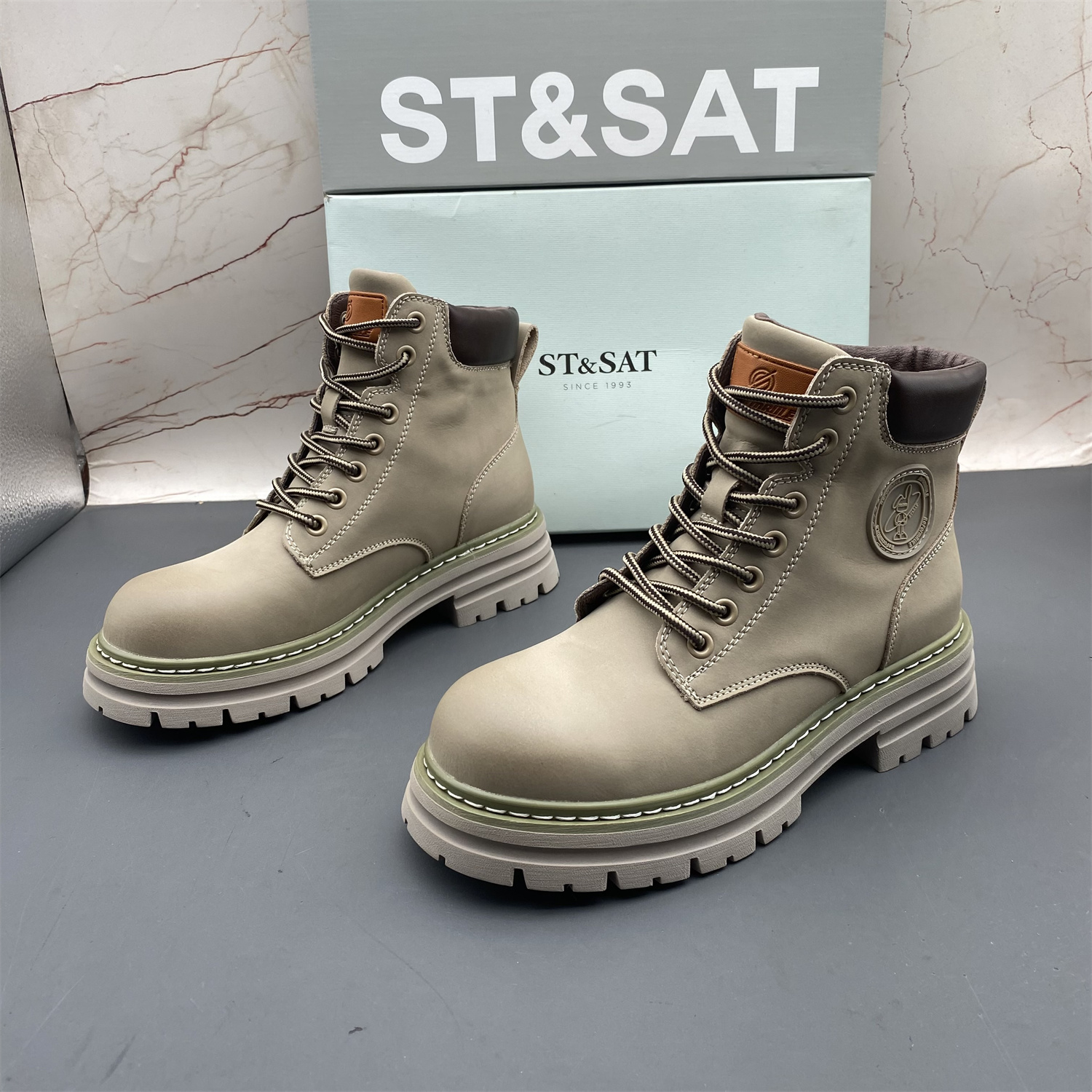 正品ST&SAT星期六撤柜断码处理真皮女鞋圆头平跟防滑系带马丁靴