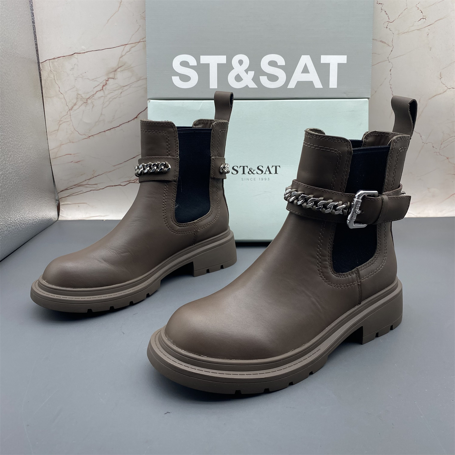 正品ST&SAT星期六撤柜断码牛皮女鞋套筒防滑平跟弹力切尔西短靴