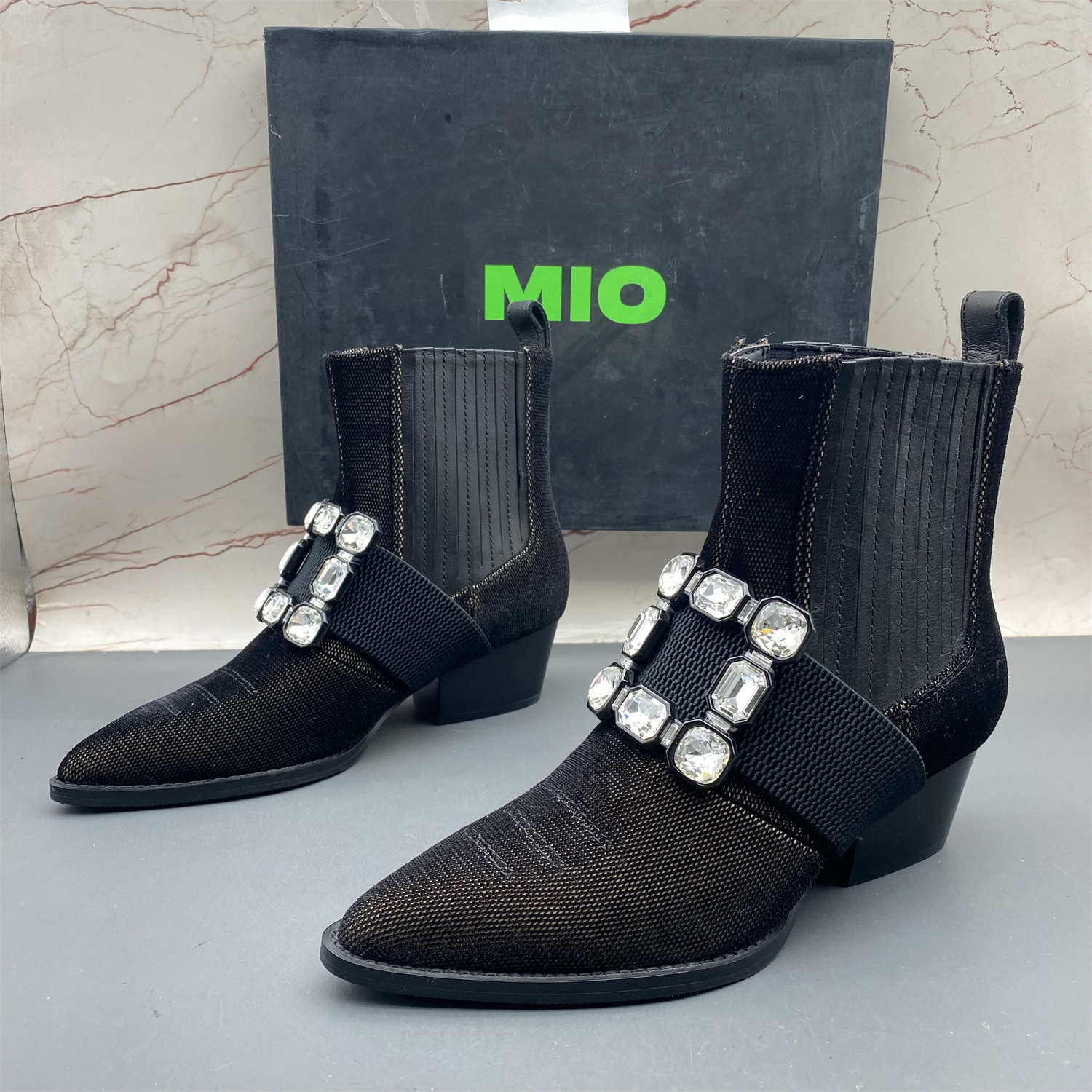 MIO米奥真皮断码撤柜女鞋水钻中跟粗跟尖头气质套筒切尔西短靴