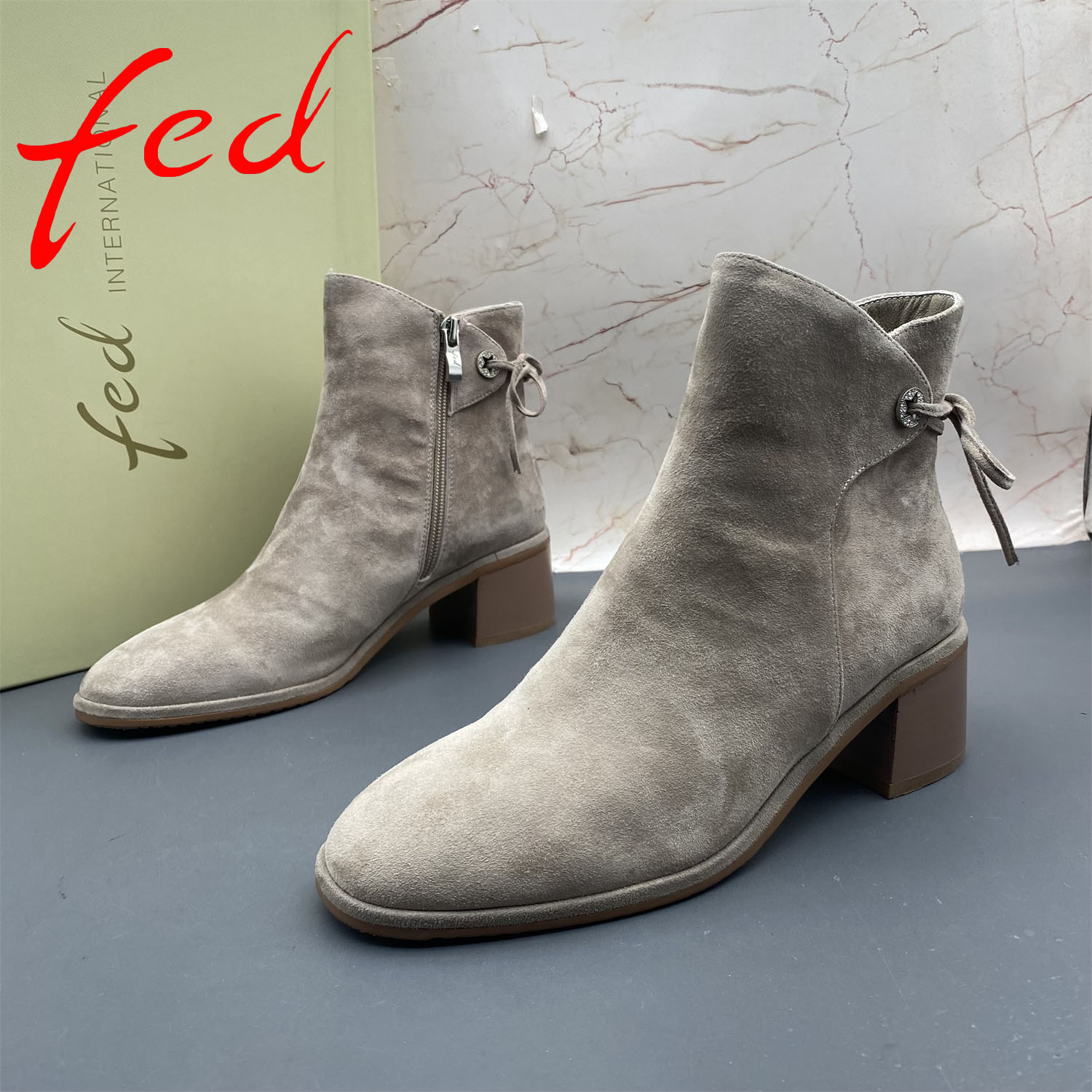 37码fed/艾芙伊迪撤柜断码羊皮女鞋侧拉链粗跟中跟圆头时尚短靴