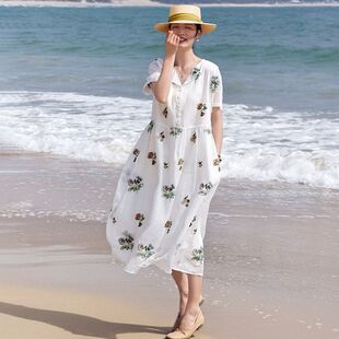 2026夏季新款白色刺绣连衣裙女海边度假苎麻碎花宽松长裙飘逸仙气