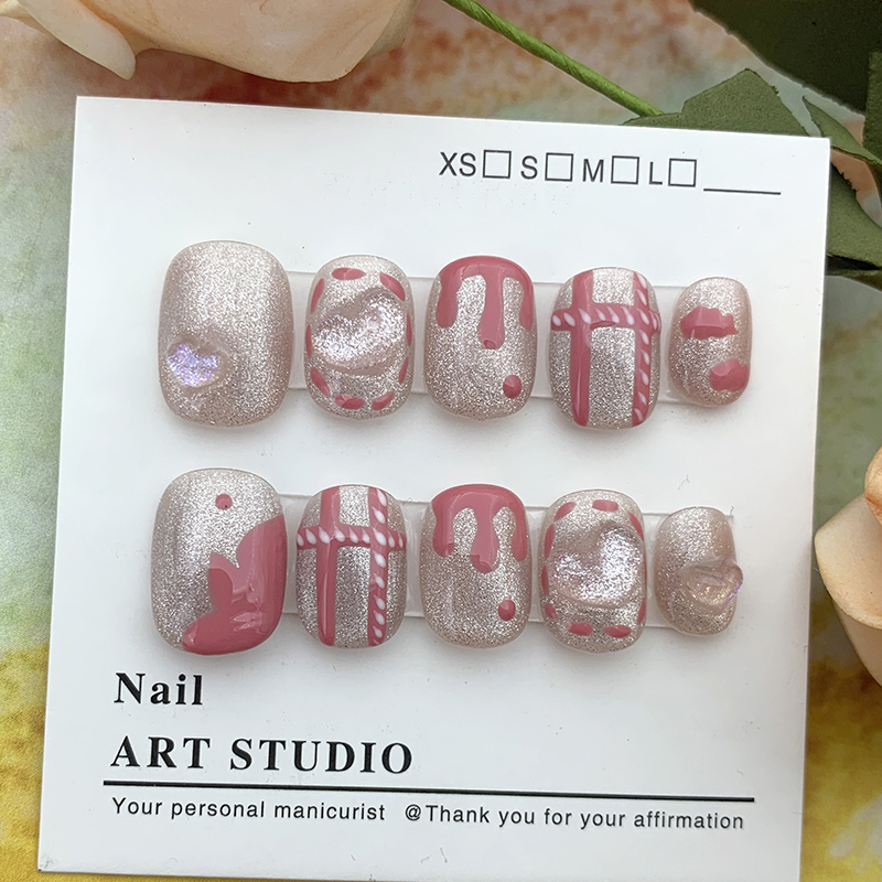 指尖艺术穿戴甲短款美甲粉色奶油