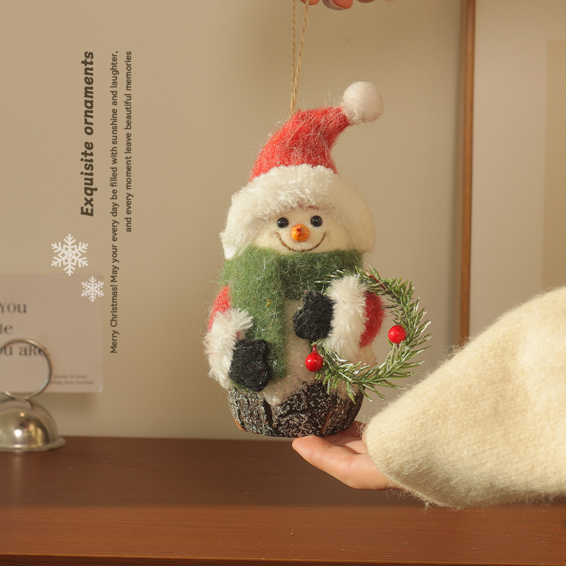 圣诞装饰品圣诞雪人圣诞树毛绒公仔堆头桌面摆件商场橱窗场景布置