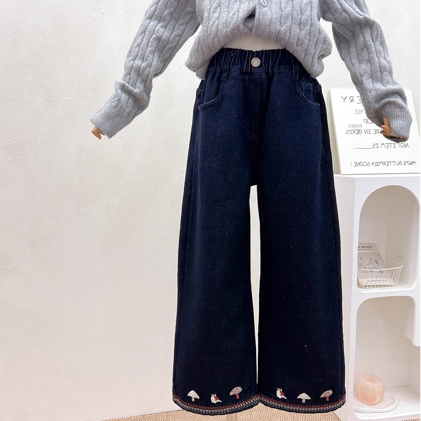 女童直筒裤加绒重工刺绣牛仔裤