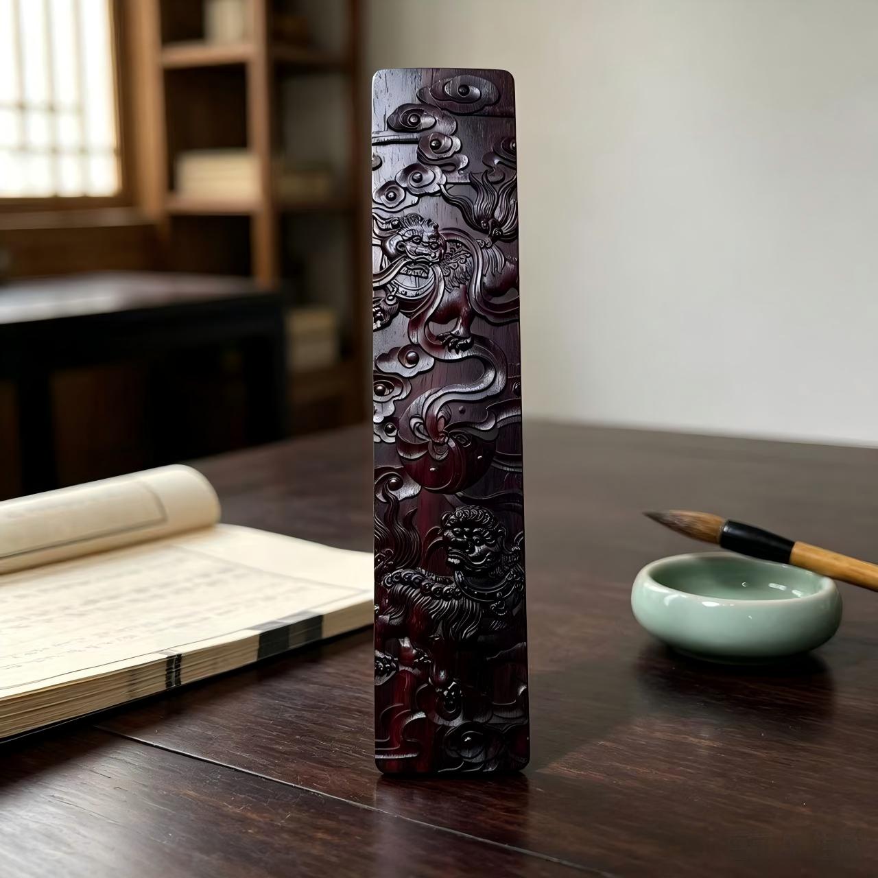 瑞楠轩古典木雕刻木质狮子滚绣球书签