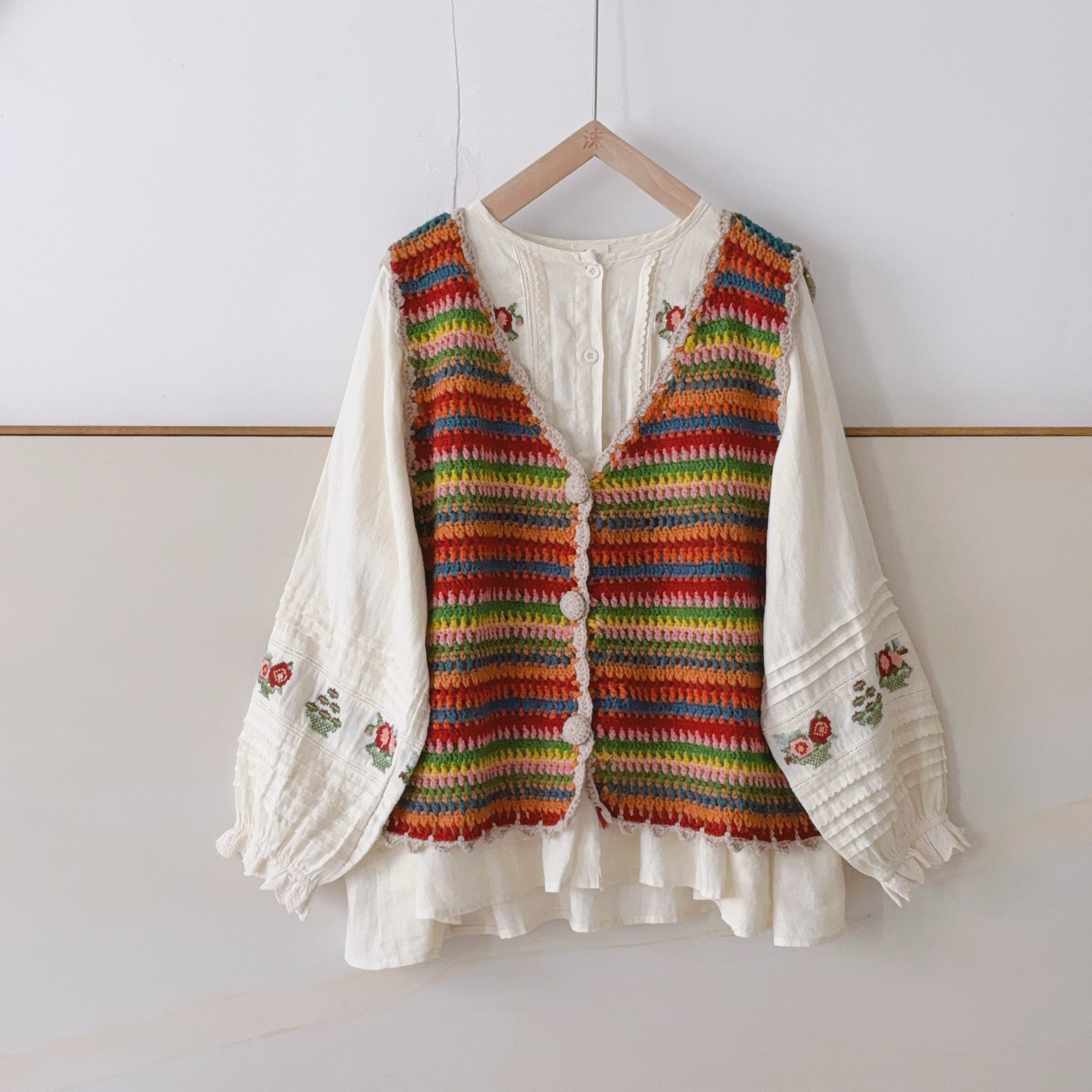 马甲 熊姑娘日系彩色条纹钩编多巴胺小众宽松针织背心开衫0115