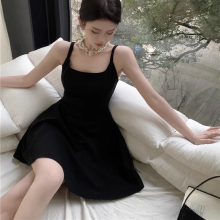 黑色吊带连衣裙性感辣妹女夏2025新款a字短裙高级感气质收腰裙子