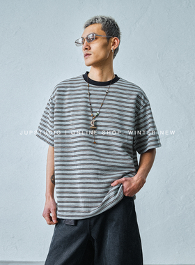 JUPSTUDIO休闲风条纹短袖宽松型T恤男宽松设计感潮流圆领半袖上衣