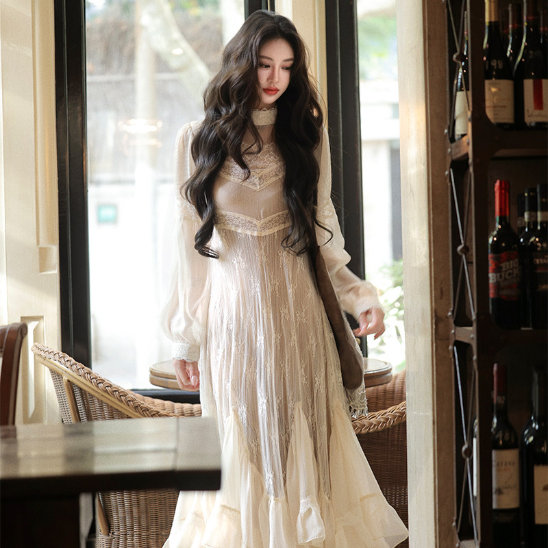 AZure法式复古蕾丝大摆连衣裙