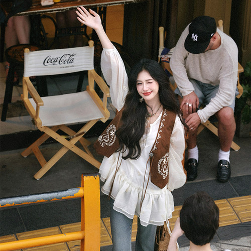 AZure法式复古麂皮绒立体绣马甲