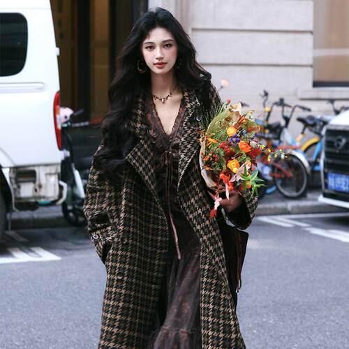 法式复古千鸟格插肩袖全羊毛大衣