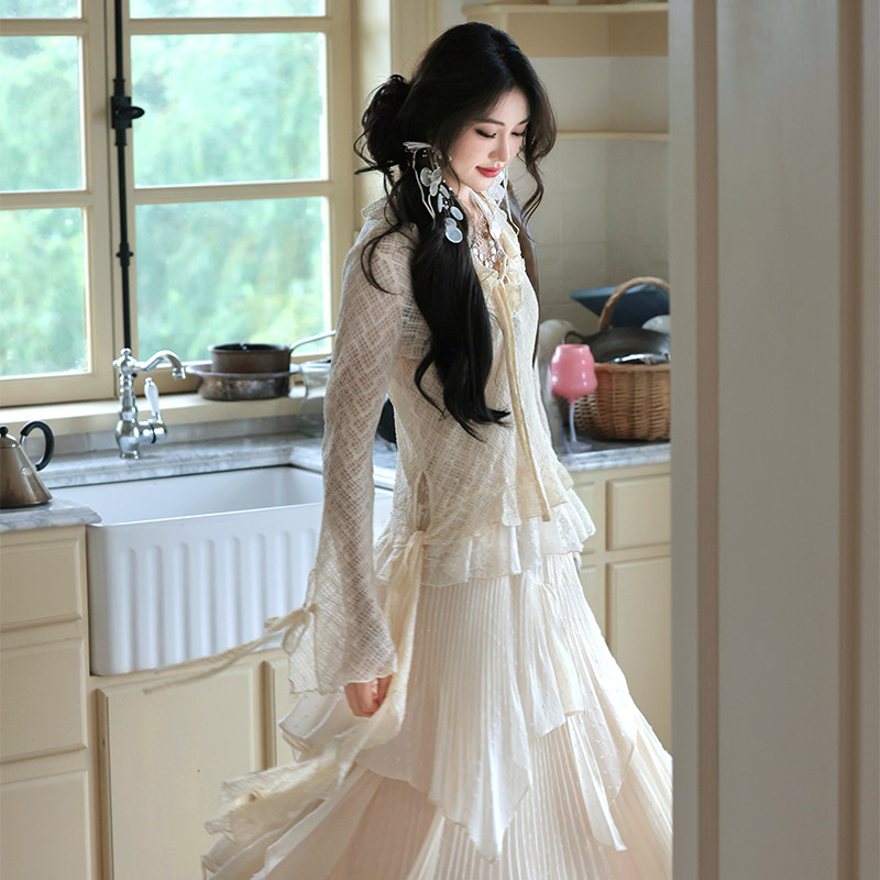 AZure法式蕾丝衫拼接长袖打底衫