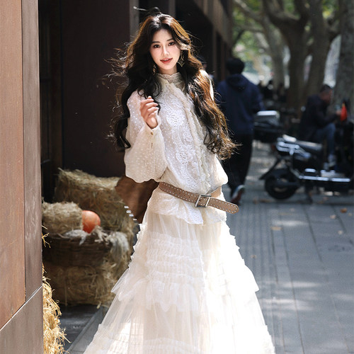 AZure法式复古蕾丝波点衬衫打底