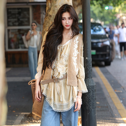 AZure温柔风刺绣复古针织马甲女