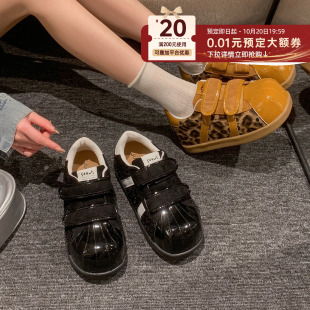 贾不假板鞋女秋冬季2026新款超火魔术贴内增高可爱休闲丑萌大头鞋