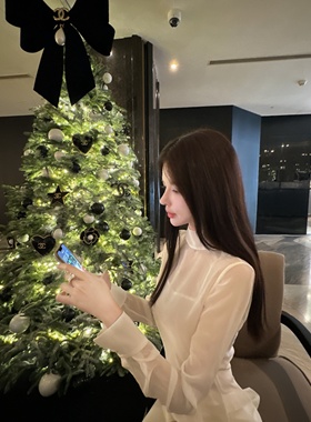 林悠 很slpp 可以含情脉脉 同时野心勃勃纯色长袖百搭设计感衬衫