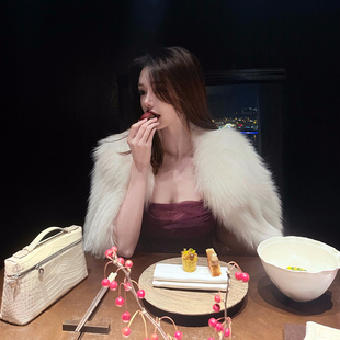 林悠 【霉果紫红秋冬的神仙色系 蕾丝薄纱鱼骨若影若现的长裙女】